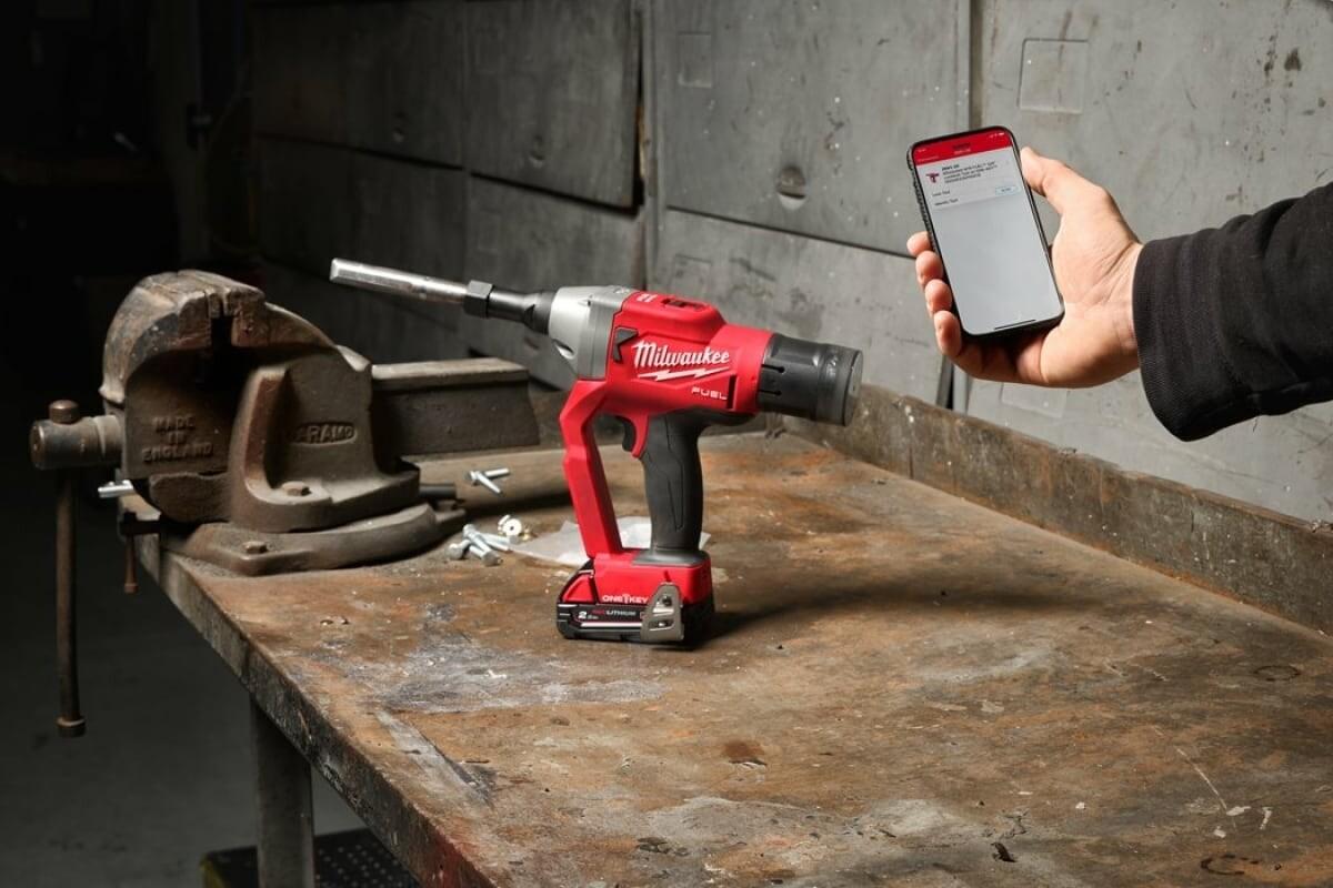 Аккумуляторный заклепочник Milwaukee M18 ONEFLT-0X (4933478637)