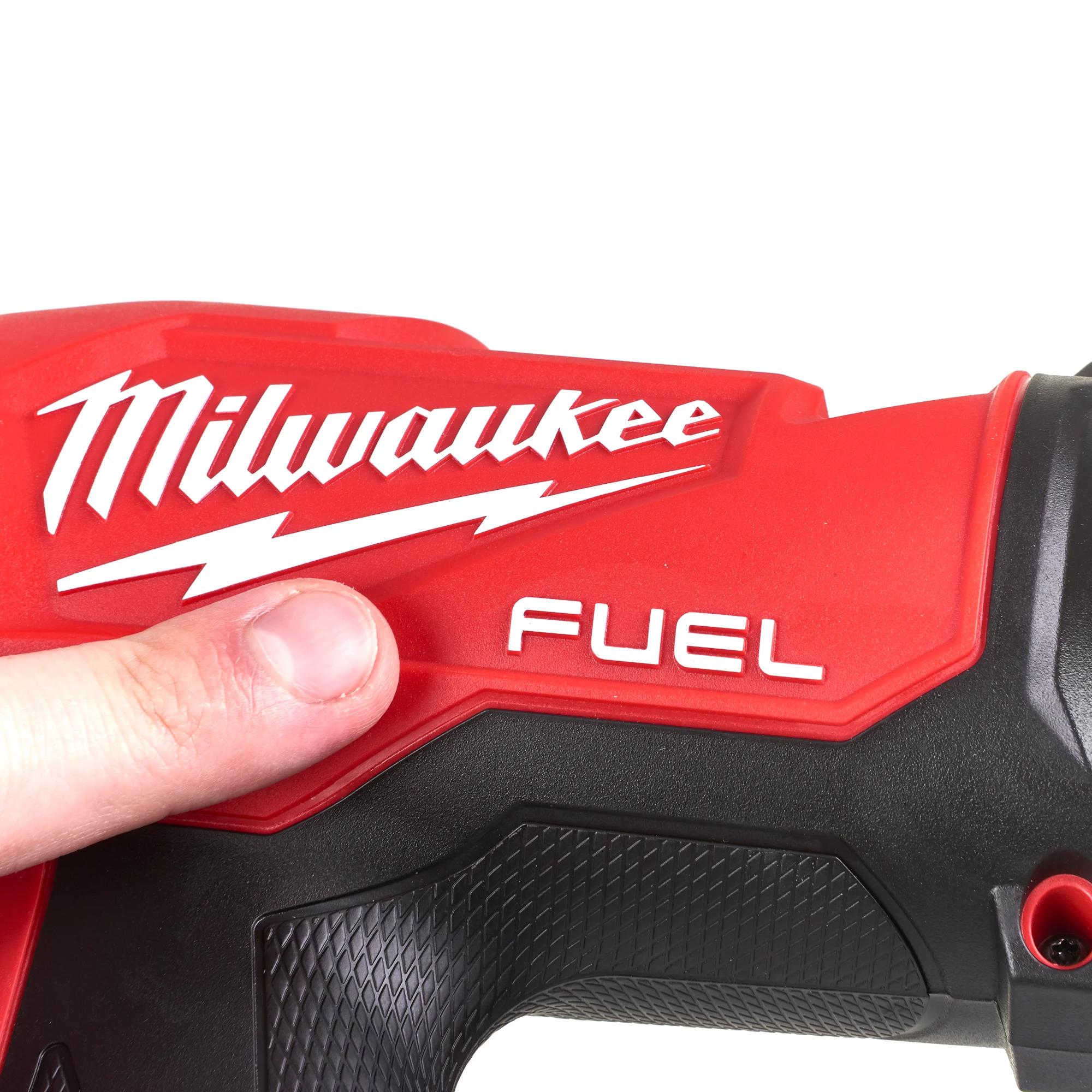 Аккумуляторный гвоздезабиватель Milwaukee M18 FN18GS-202X (4933471407)