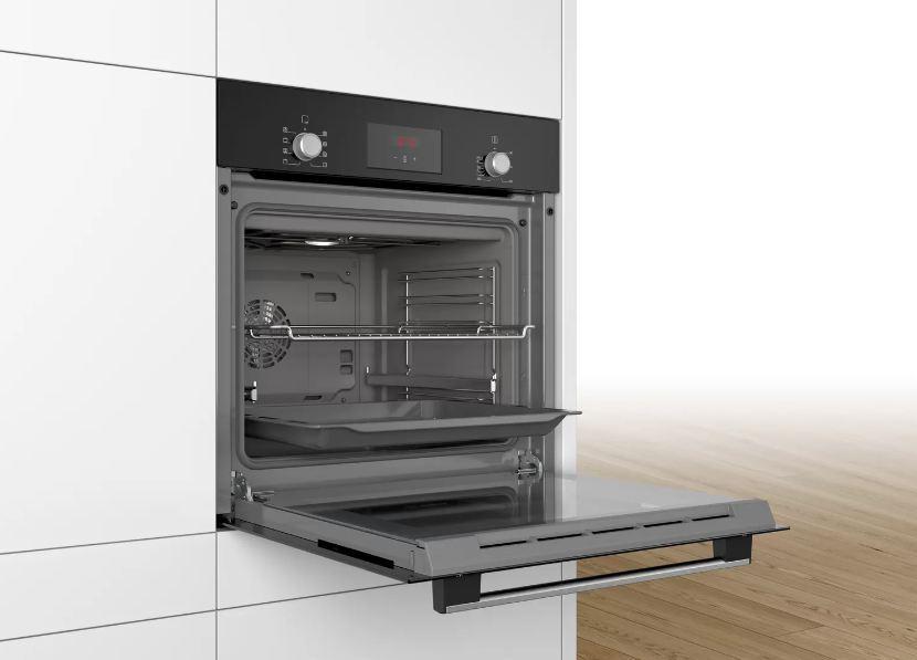 Духовой шкаф Bosch HBF153EB0 черный