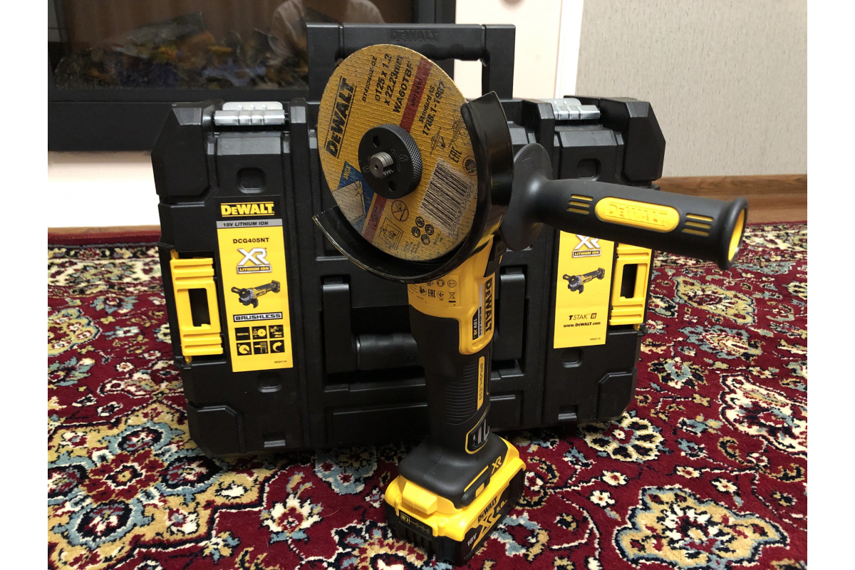 Угловая шлифмашина DeWalt DCG405NT