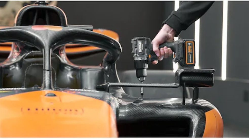 Дрель-шуруповерт DeWalt DCD85MM1T-QW