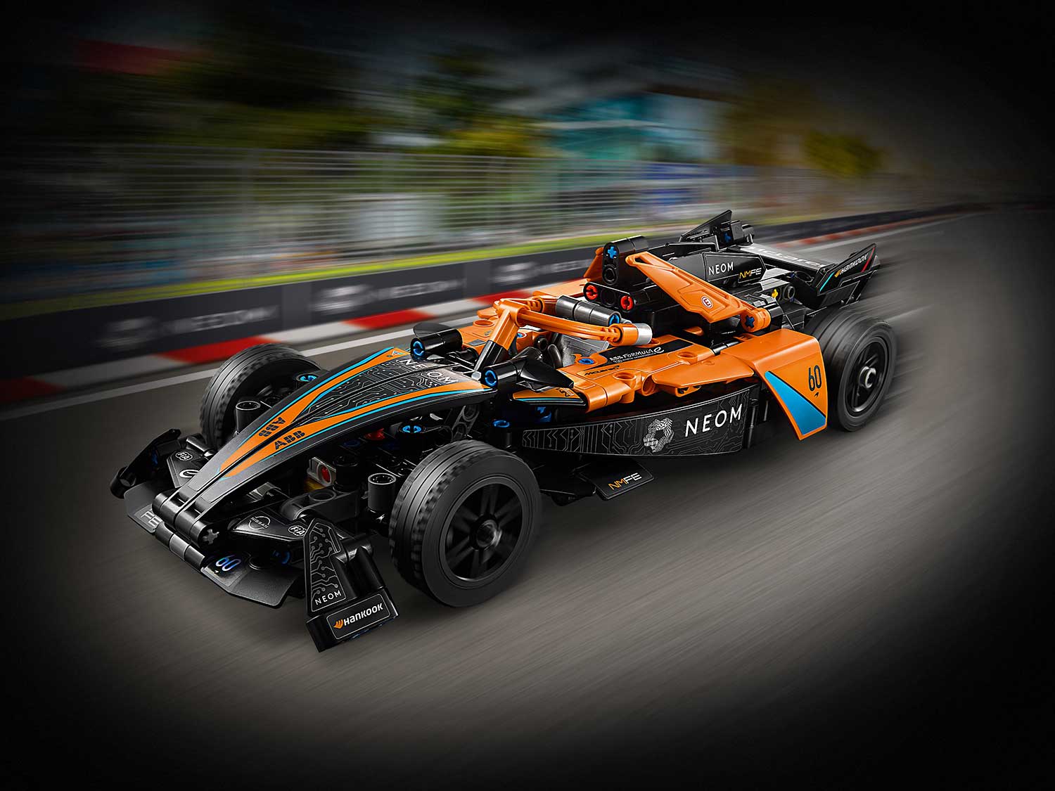 Конструктор Lego Technic Гоночный автомобиль NEOM McLaren Formula E (42169)