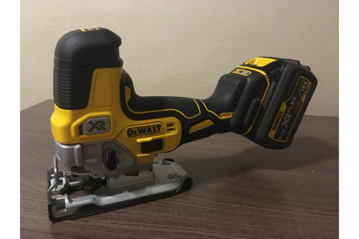Дрель-шуруповерт DeWalt DCS335N-XJ