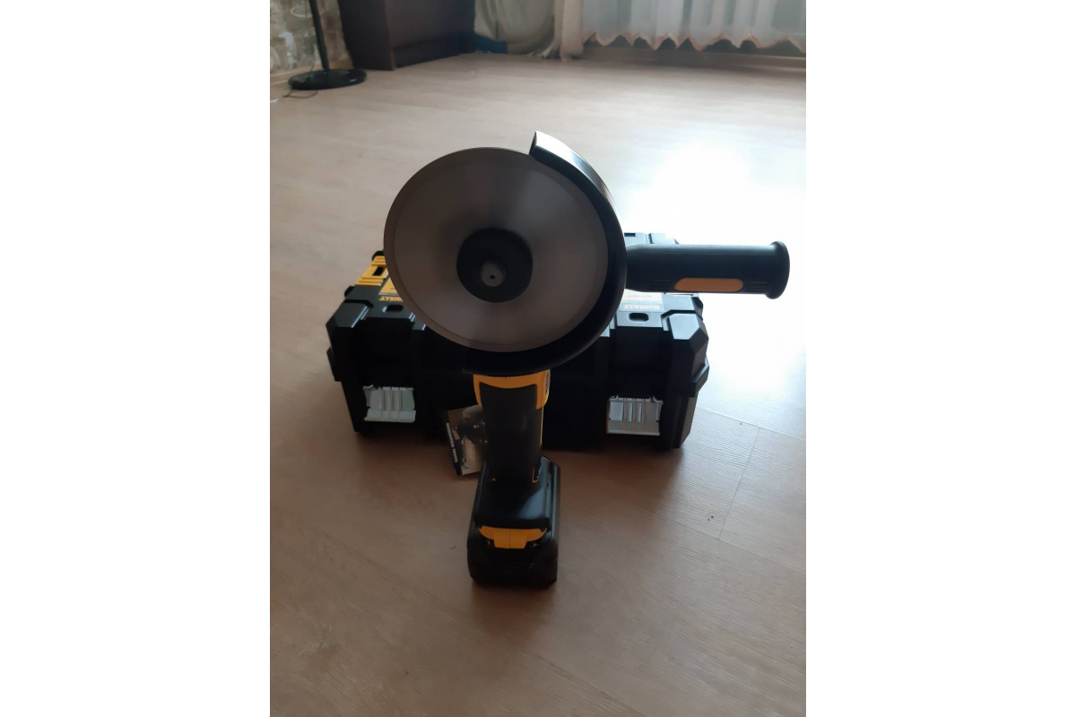 Угловая шлифмашина DeWalt DCG405NT