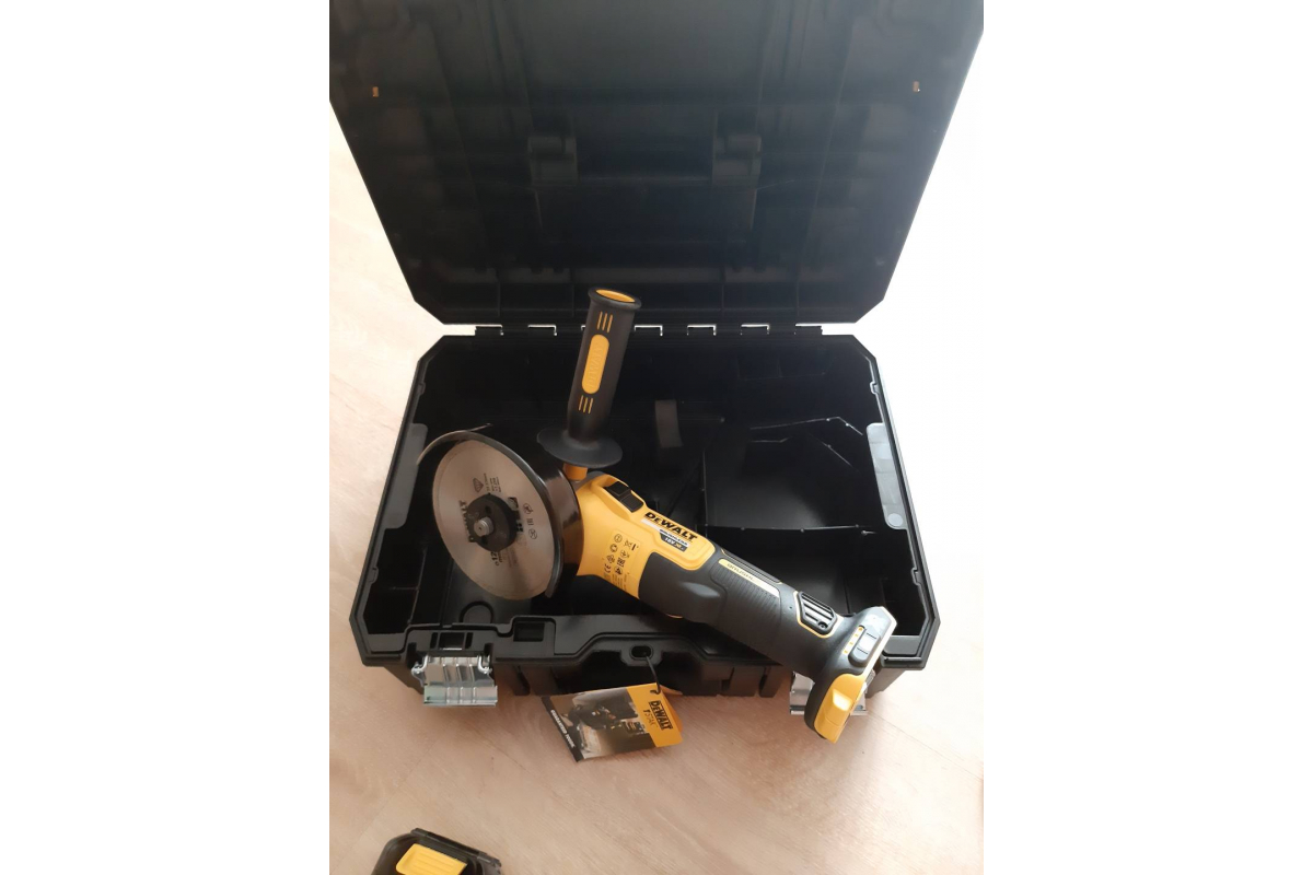 Угловая шлифмашина DeWalt DCG405NT