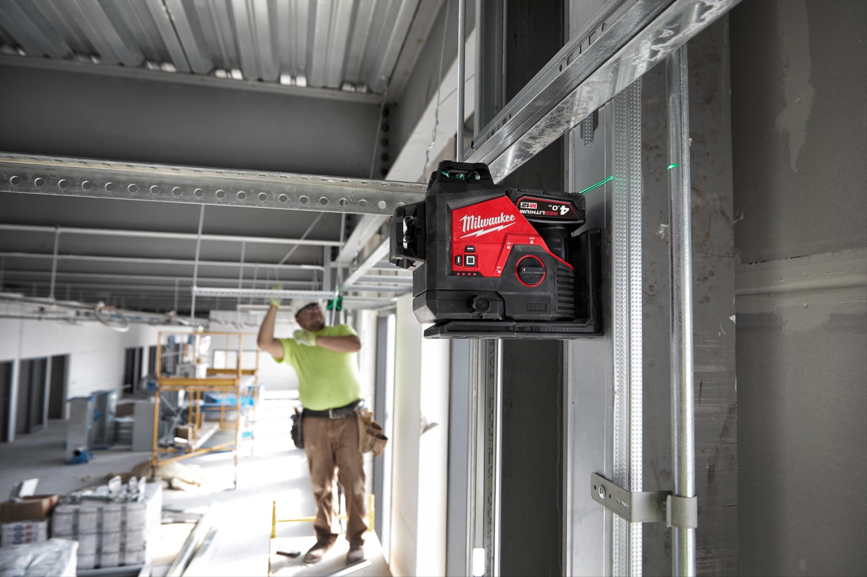 Лазерный нивелир Milwaukee M12 3PL-0C (4933478103)