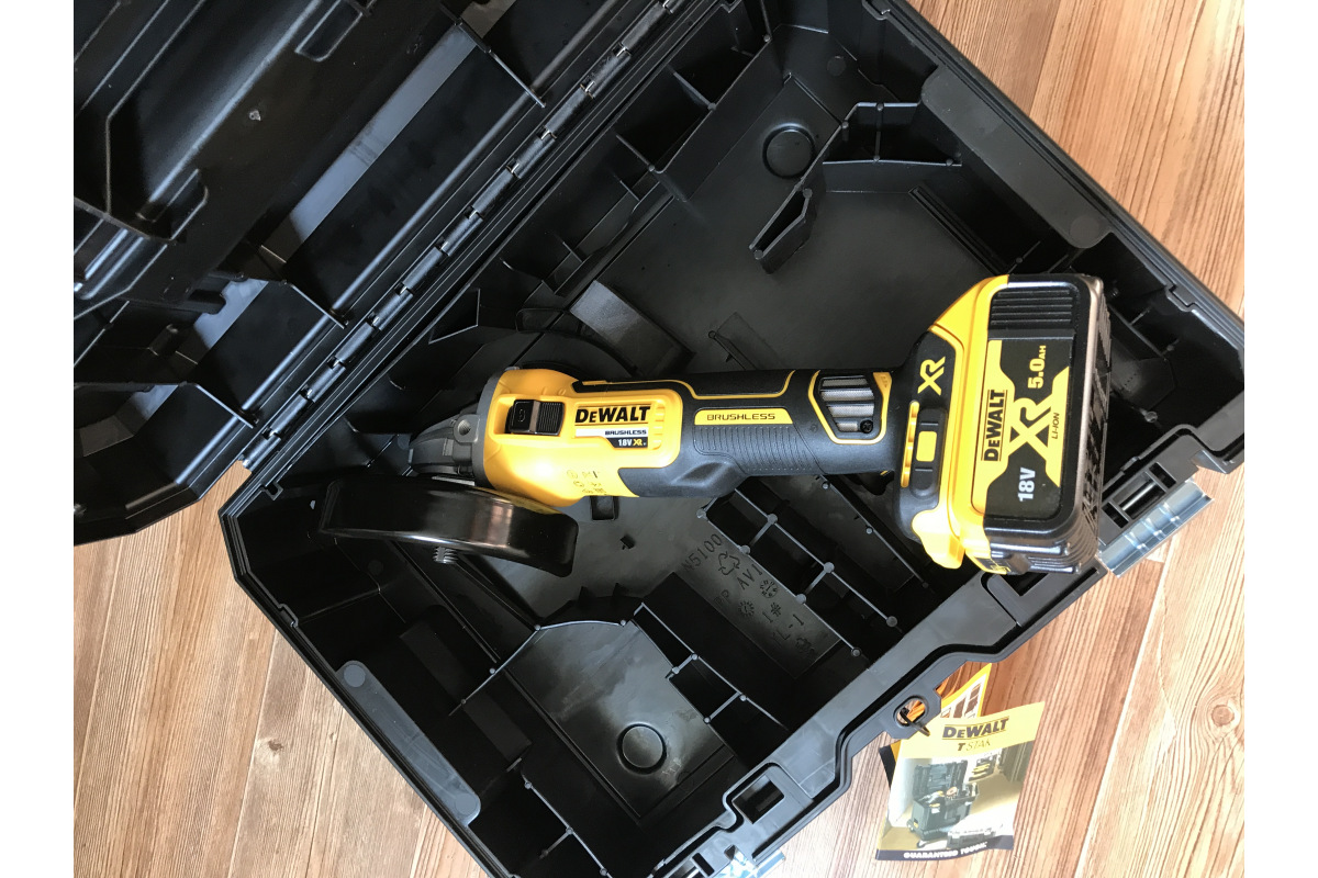 Угловая шлифмашина DeWalt DCG405NT