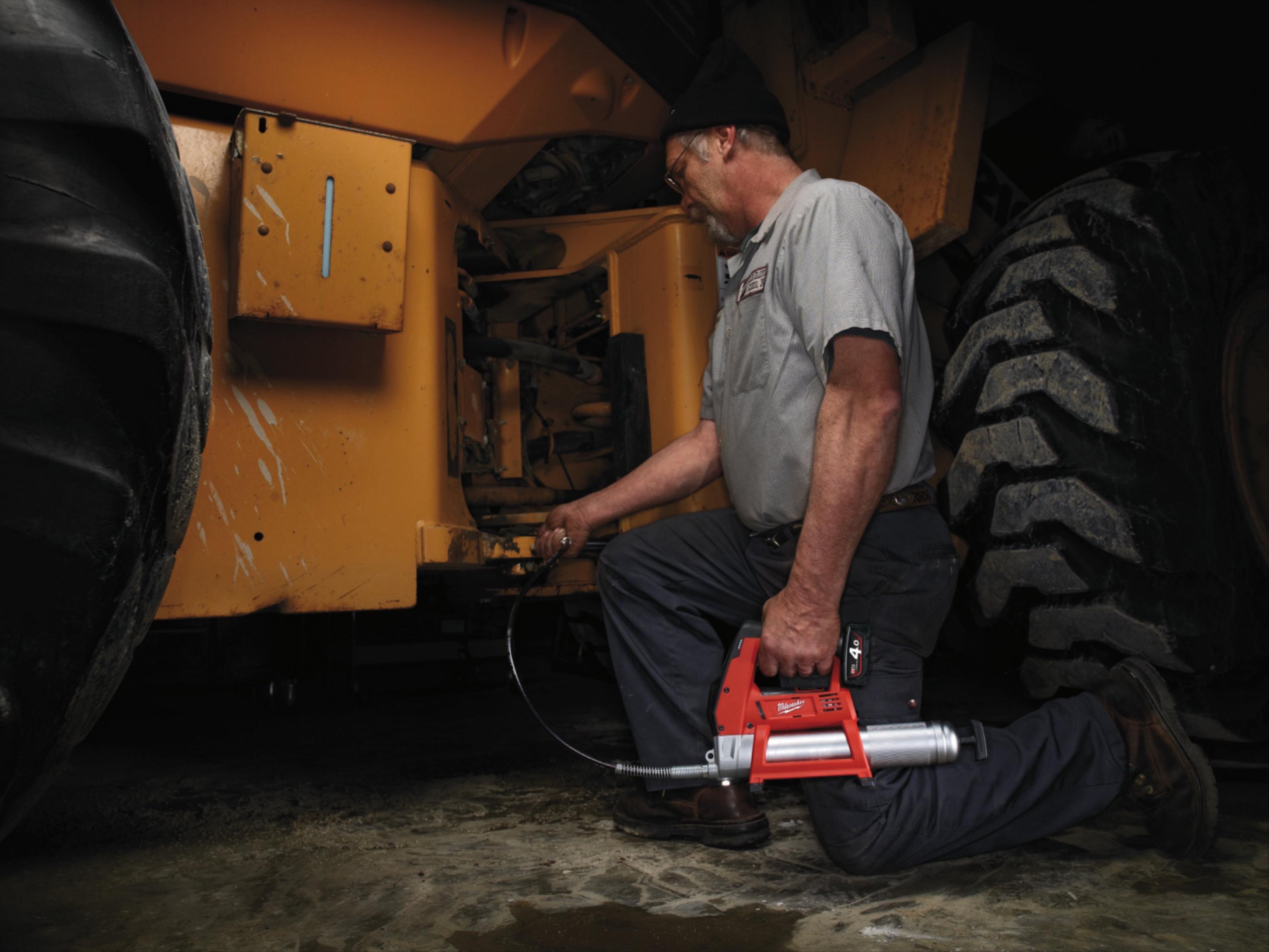 Шприц для смазки Milwaukee M12 GG-0 (4933440435)
