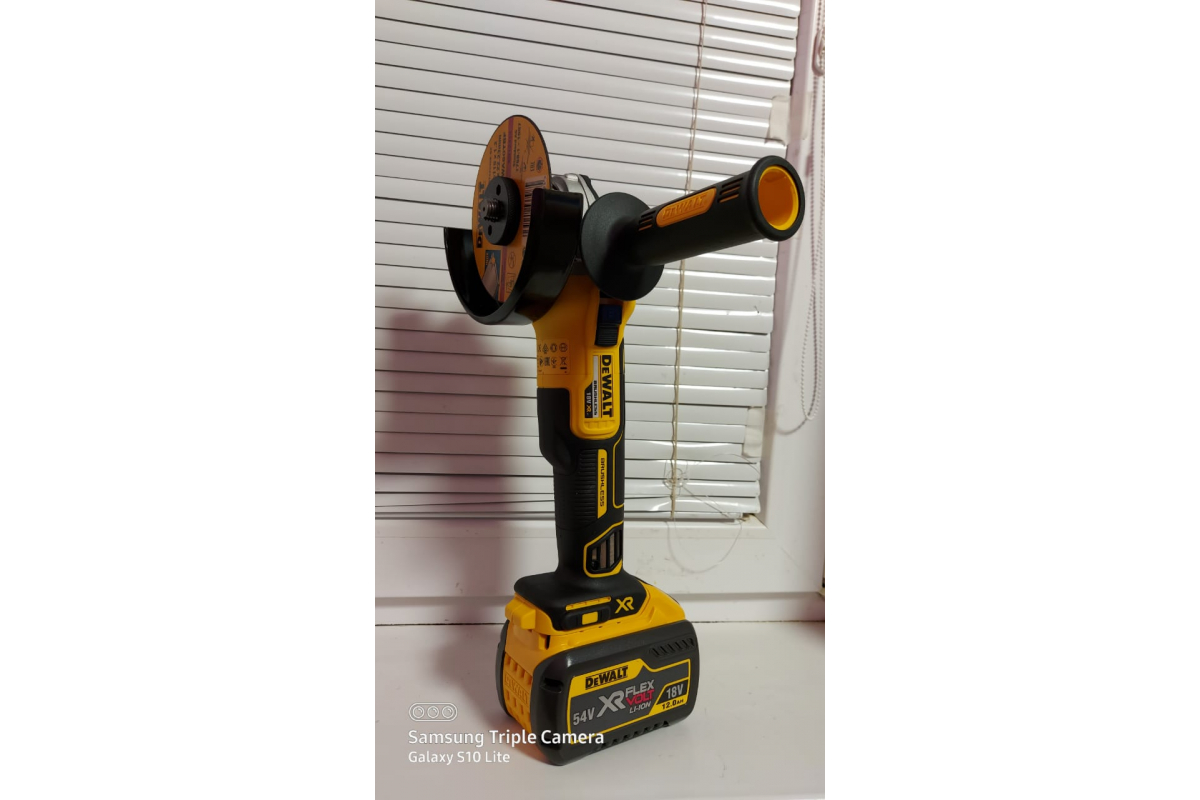 Угловая шлифмашина DeWalt DCG405NT