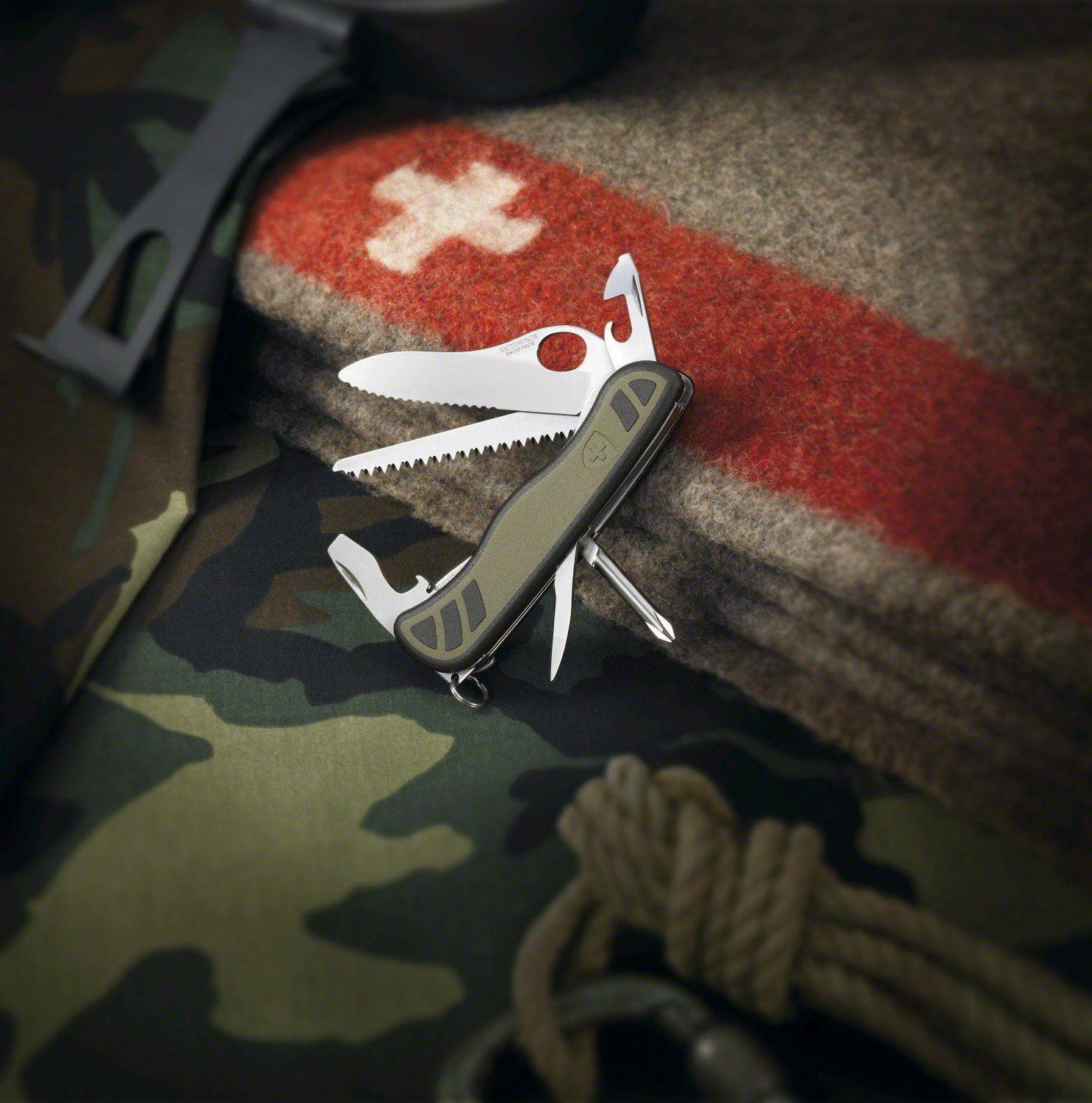 Мультитул Victorinox Military зеленый/черный (0.8461.MWCH)