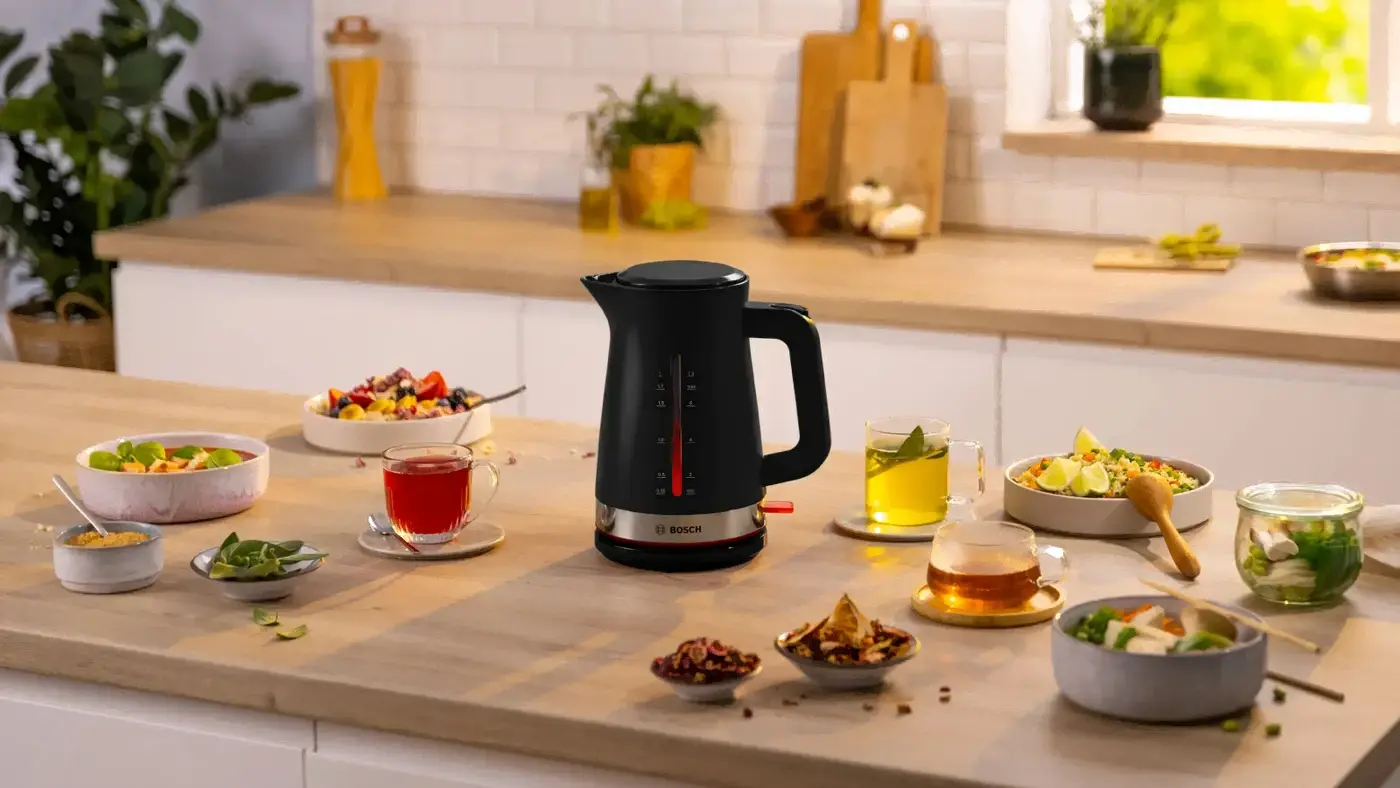 Электрочайник Bosch TWK4M223 черный