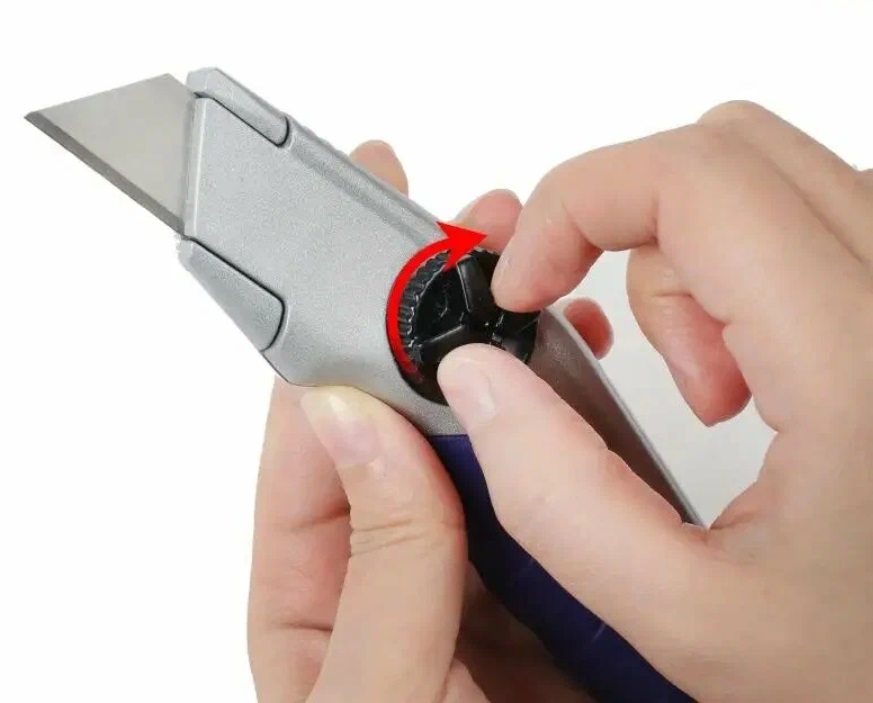 Нож строительный WorkPro WP213013