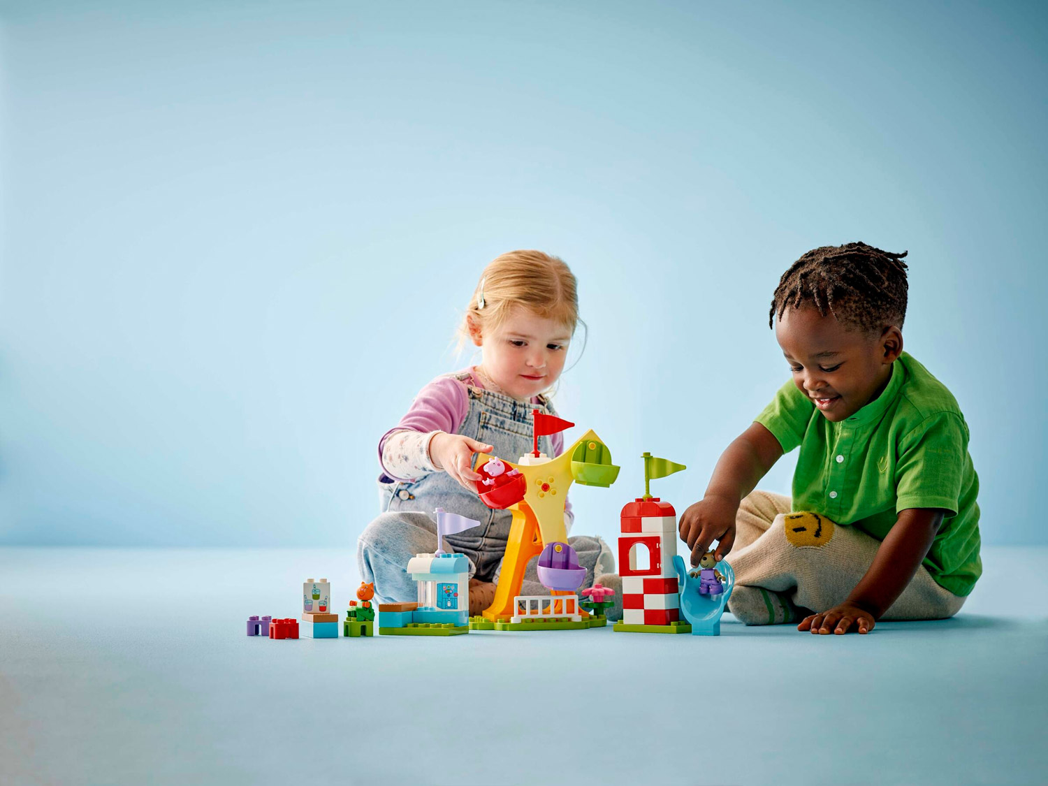 Конструктор Lego Duplo Ярмарка развлечений Свинки Пеппы (10453)