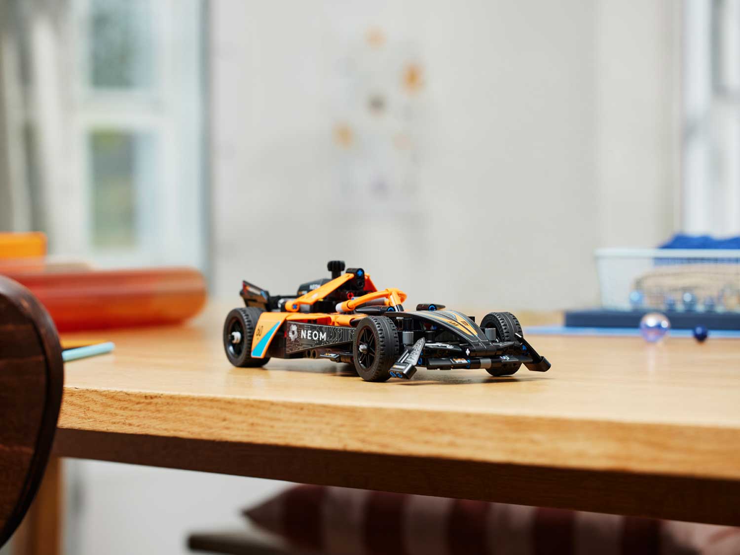 Конструктор Lego Technic Гоночный автомобиль NEOM McLaren Formula E (42169)