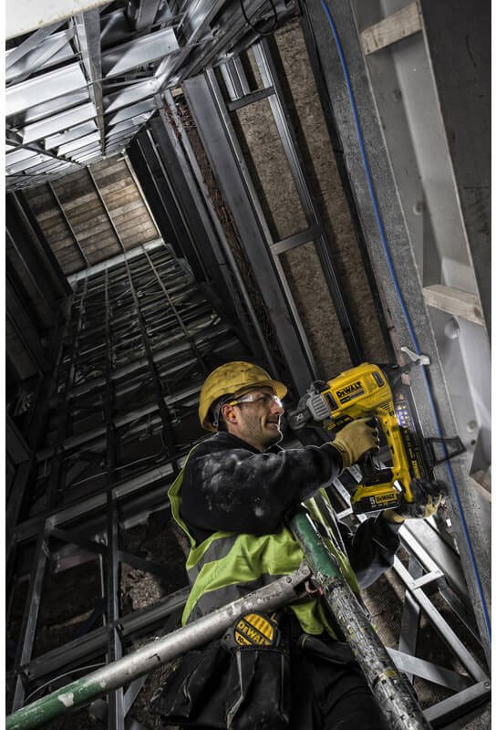 Аккумуляторный гвоздезабиватель DeWalt DCN890N (DCN890N-XJ)