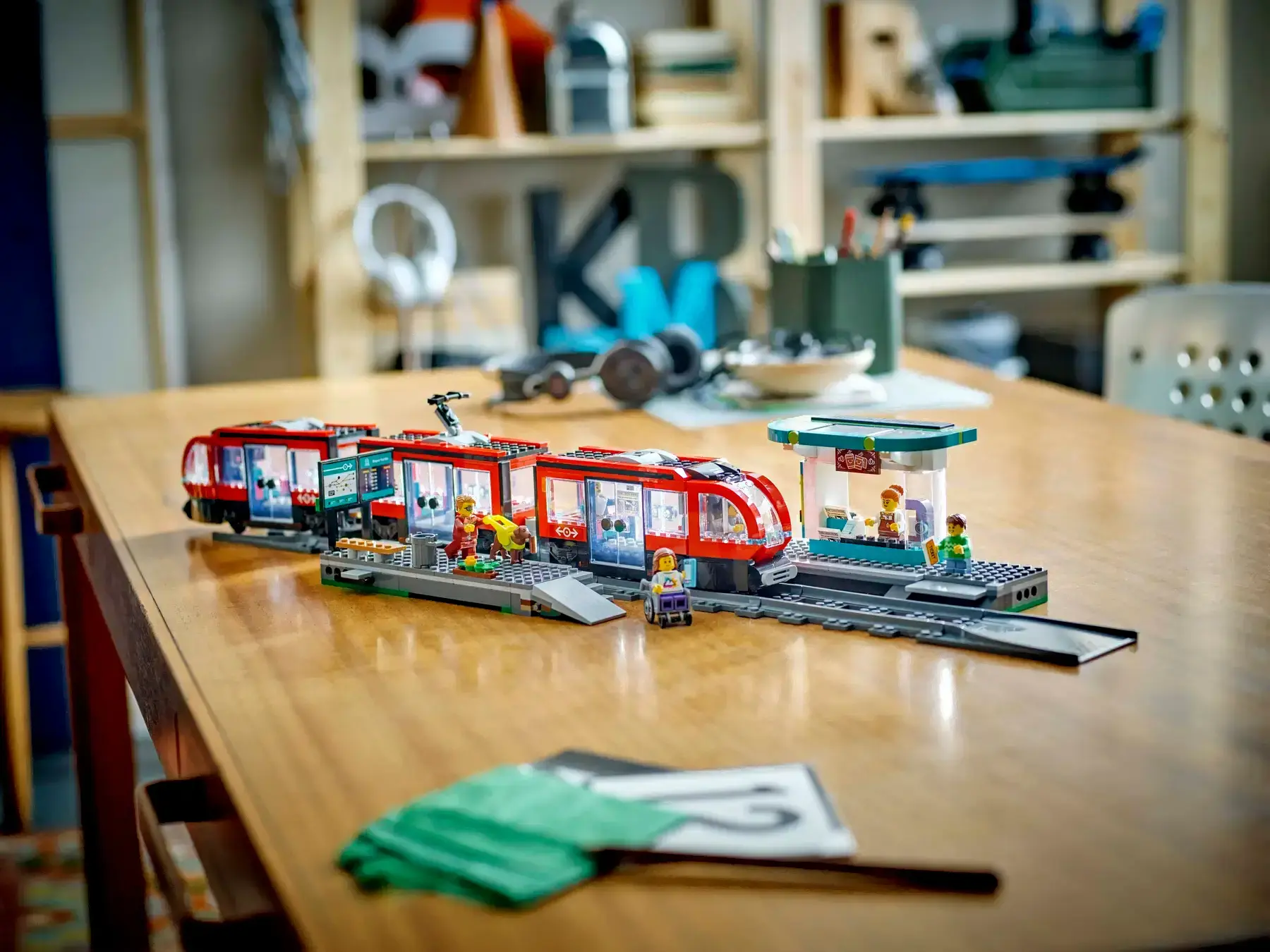 Конструктор Lego City Трамвай и станция в центре города (60423)