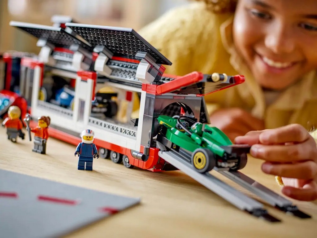 Конструктор Lego City Грузовик F1 с болидами F1 RB20 и AMR24 (60445)