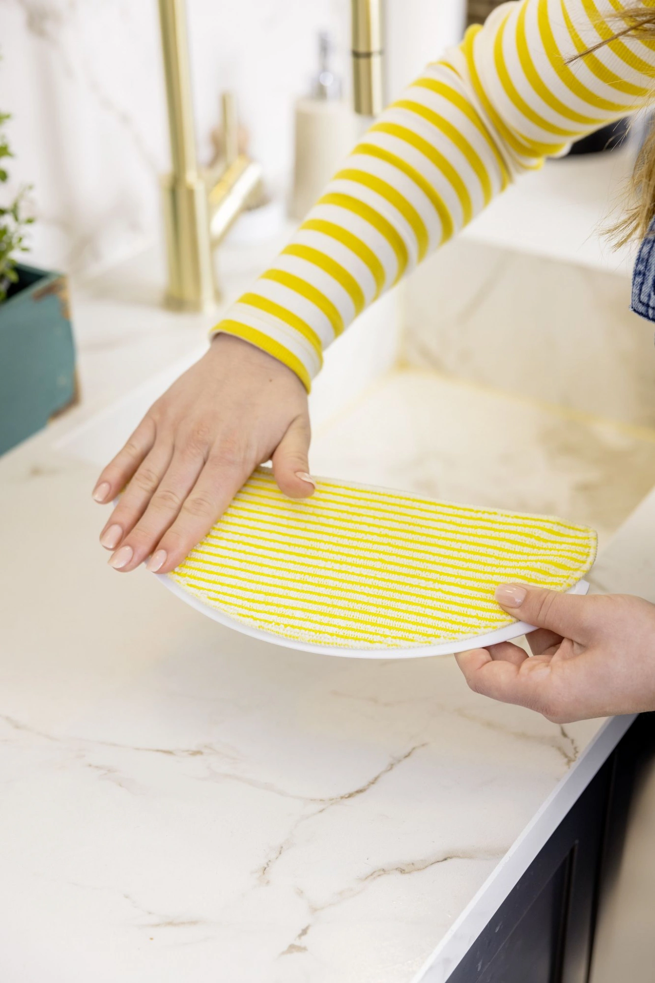 Робот-пылесос Karcher RCV 2 белый/черный (1.269-670.0)