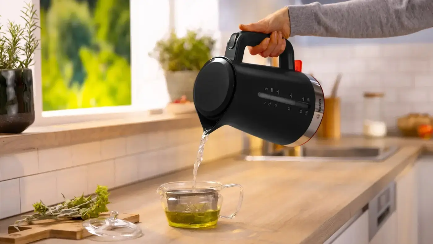 Электрочайник Bosch TWK4M223 черный