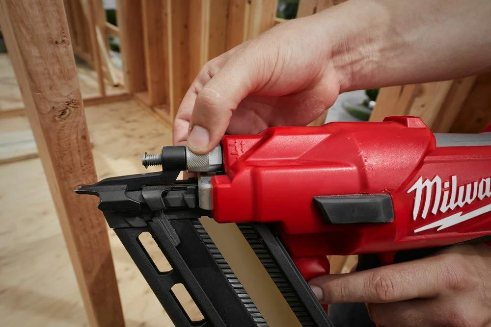 Аккумуляторный гвоздезабиватель Milwaukee M18 FFN-0C (4933471406)