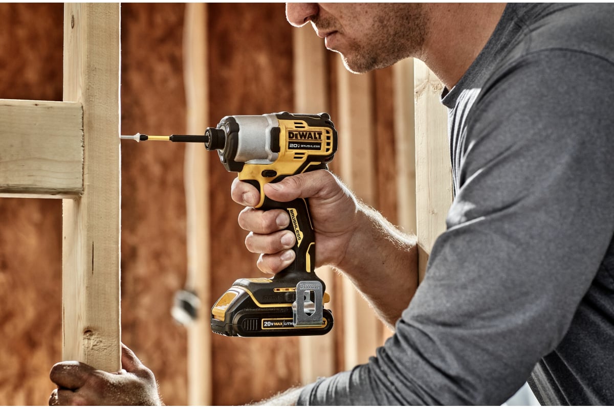 Винтоверт DeWalt DCF840N-XJ