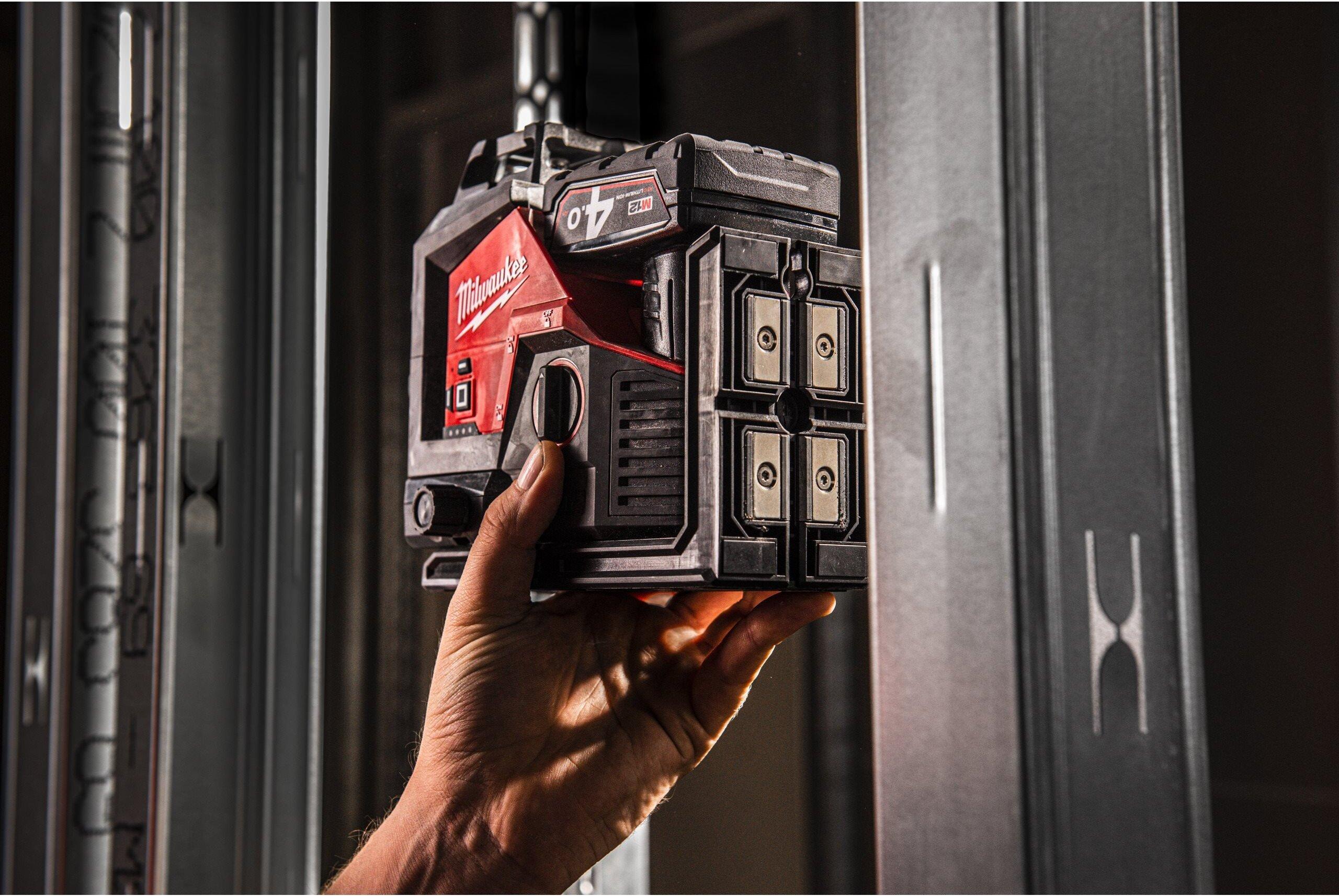 Лазерный нивелир Milwaukee M12 3PL-0C (4933478103)