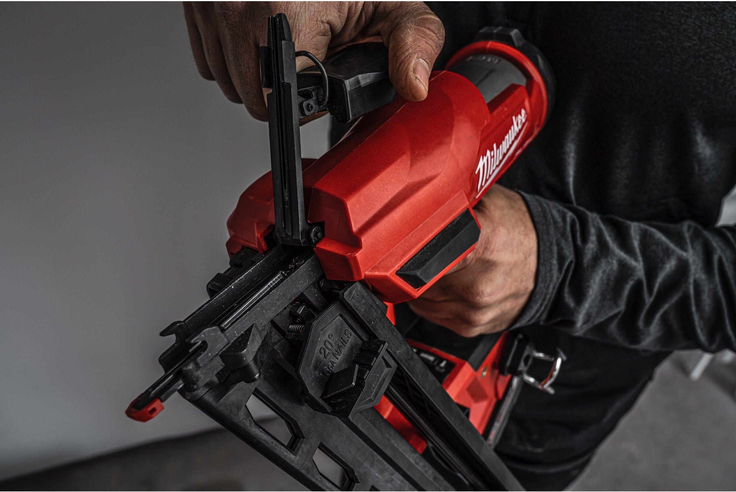Аккумуляторный нейлер Milwaukee M18 FN16GA-0X (4933478094)