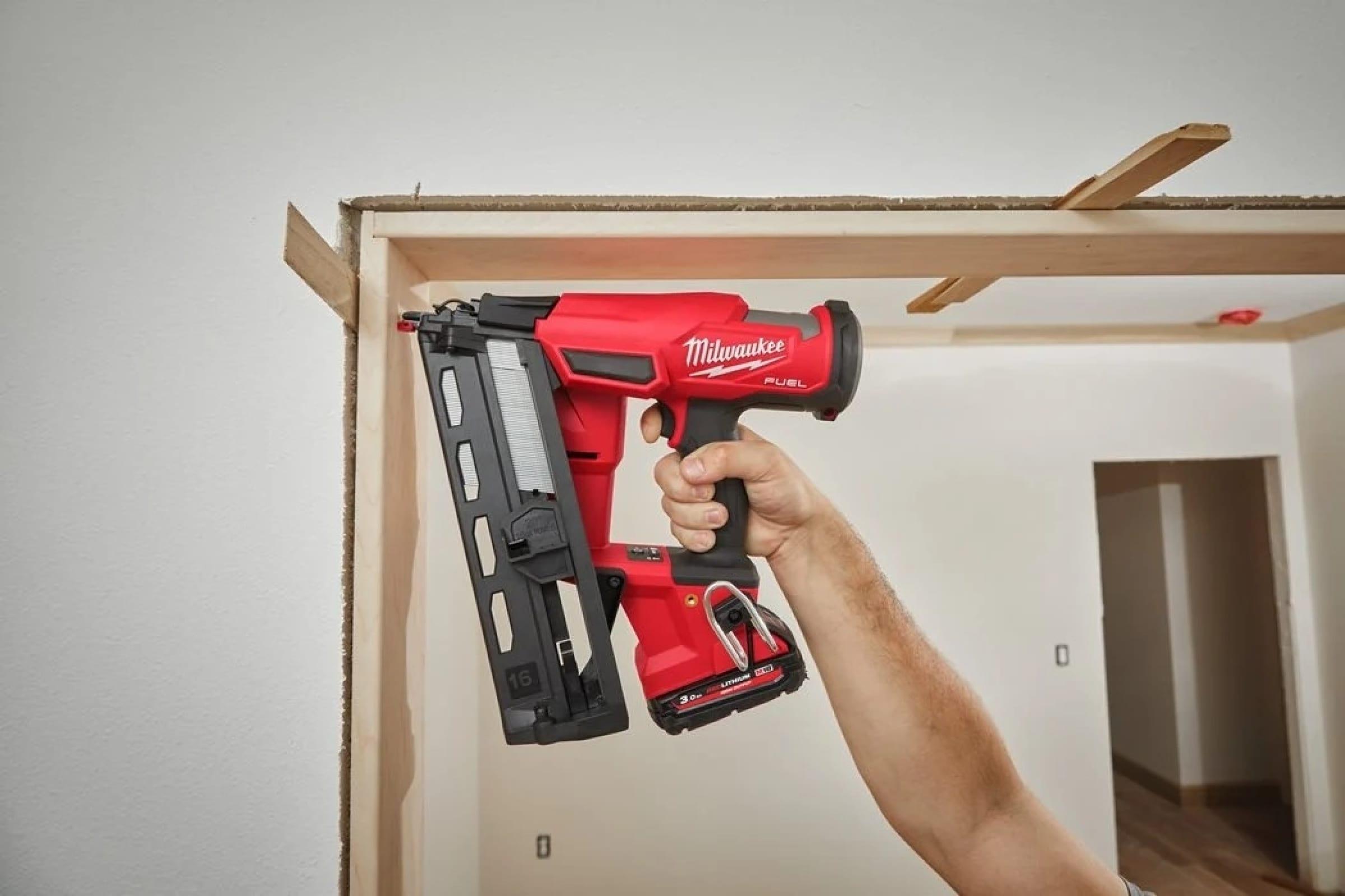 Аккумуляторный нейлер Milwaukee M18 FN16GA-0X (4933478094)