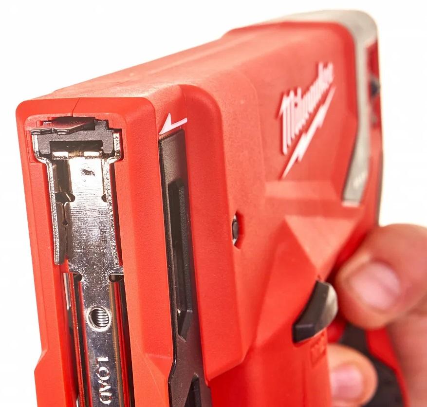 Аккумуляторный степлер Milwaukee M12 BST-0 (4933459634)