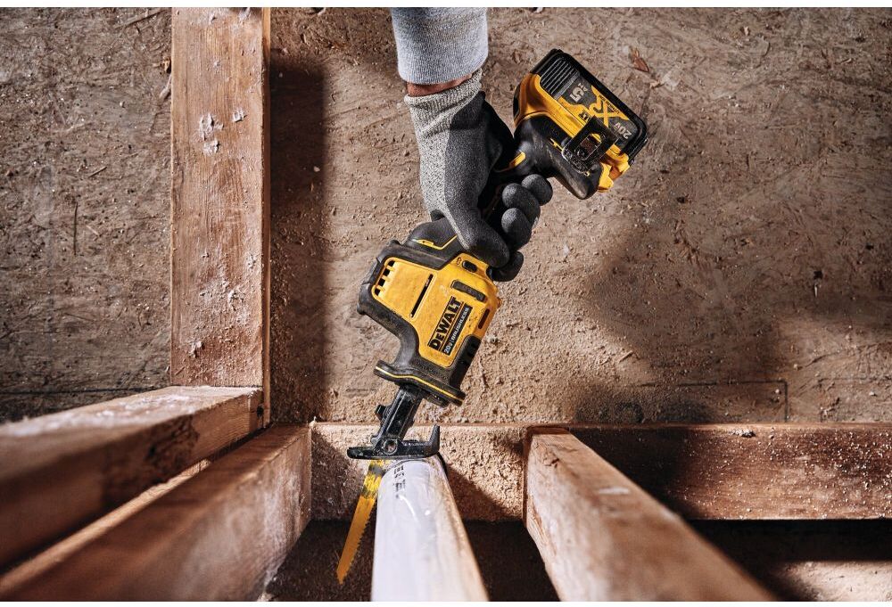 Сабельная пила DeWalt DCS369P2-QW