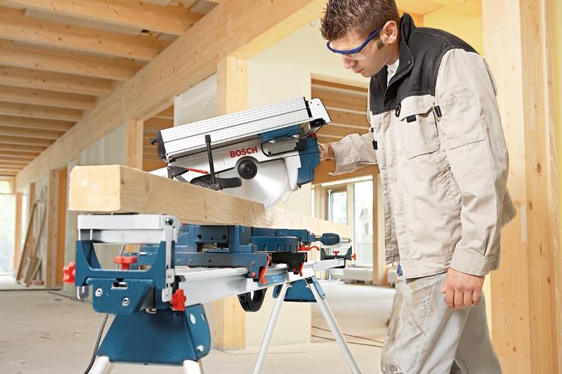 Торцовочная пила Bosch GTM 12 JL Professional (0601B15001)