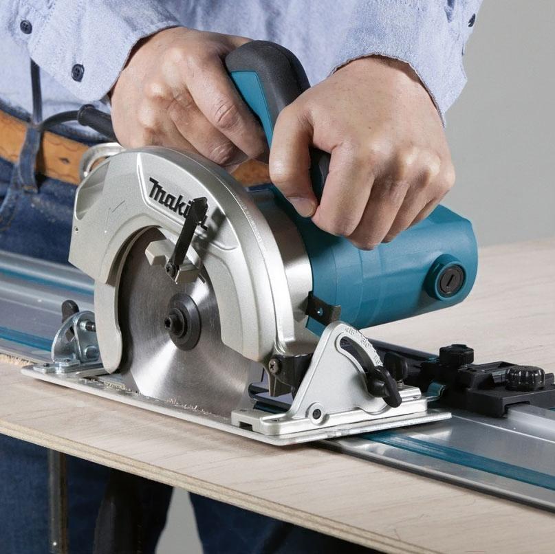 Электропила Makita HS6601