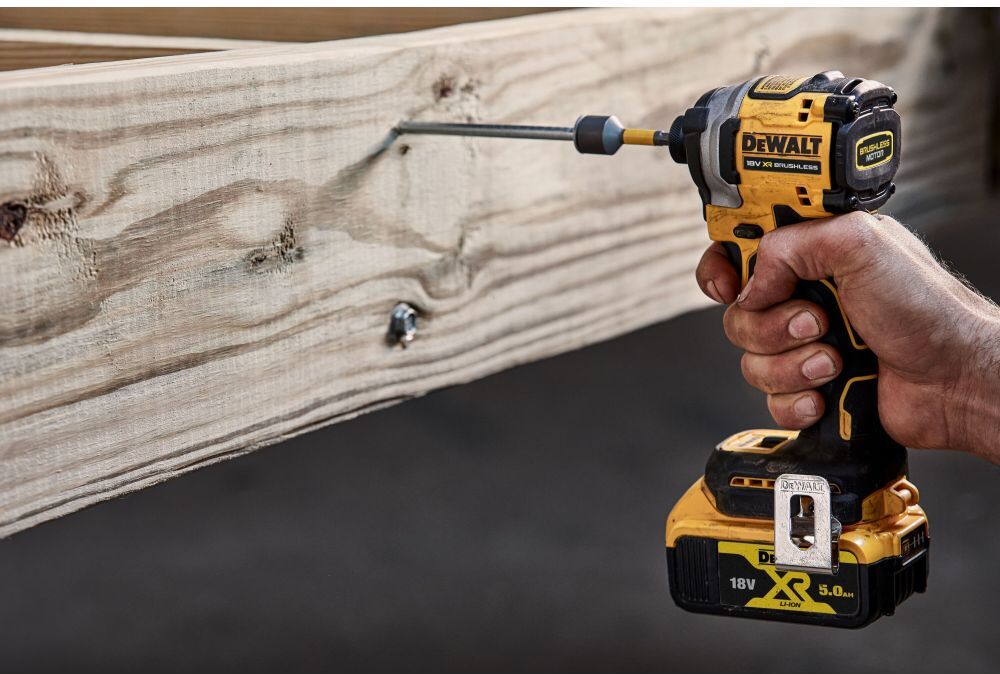 Винтоверт DeWalt DCF850NT-XJ