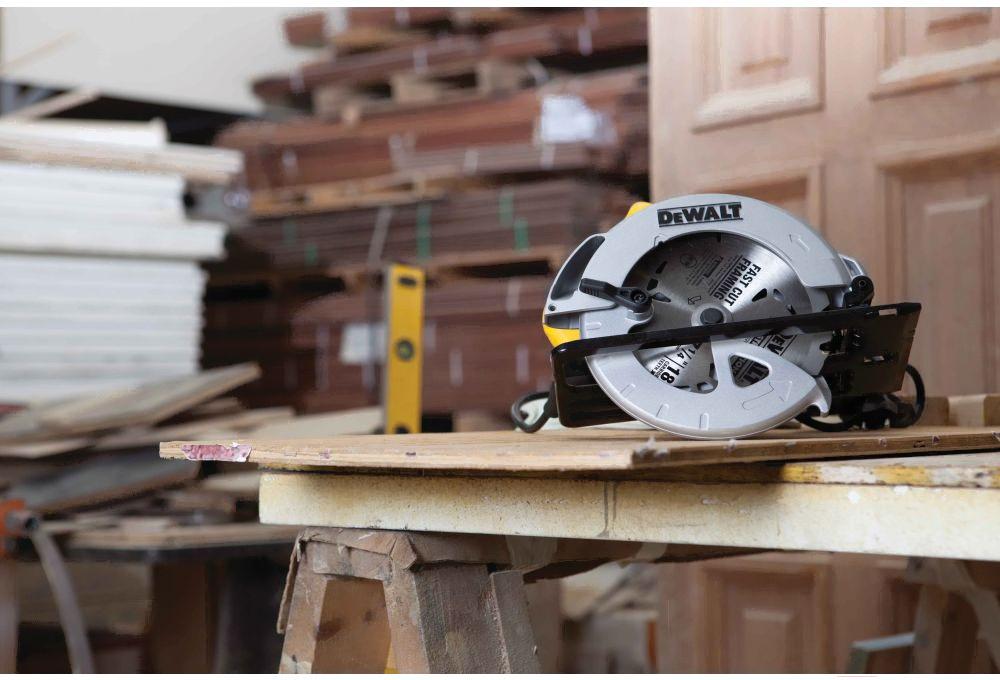 Дисковая (циркулярная) пила DeWalt DWE560 (DWE560-QS)
