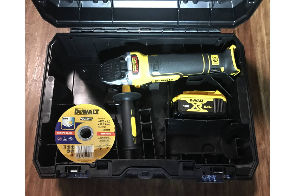 Угловая шлифмашина DeWalt DCG405NT