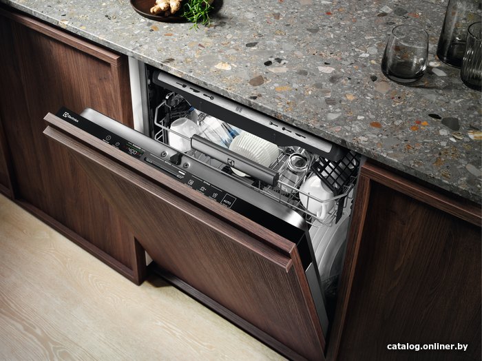 Посудомоечная машина Electrolux EEC67310L