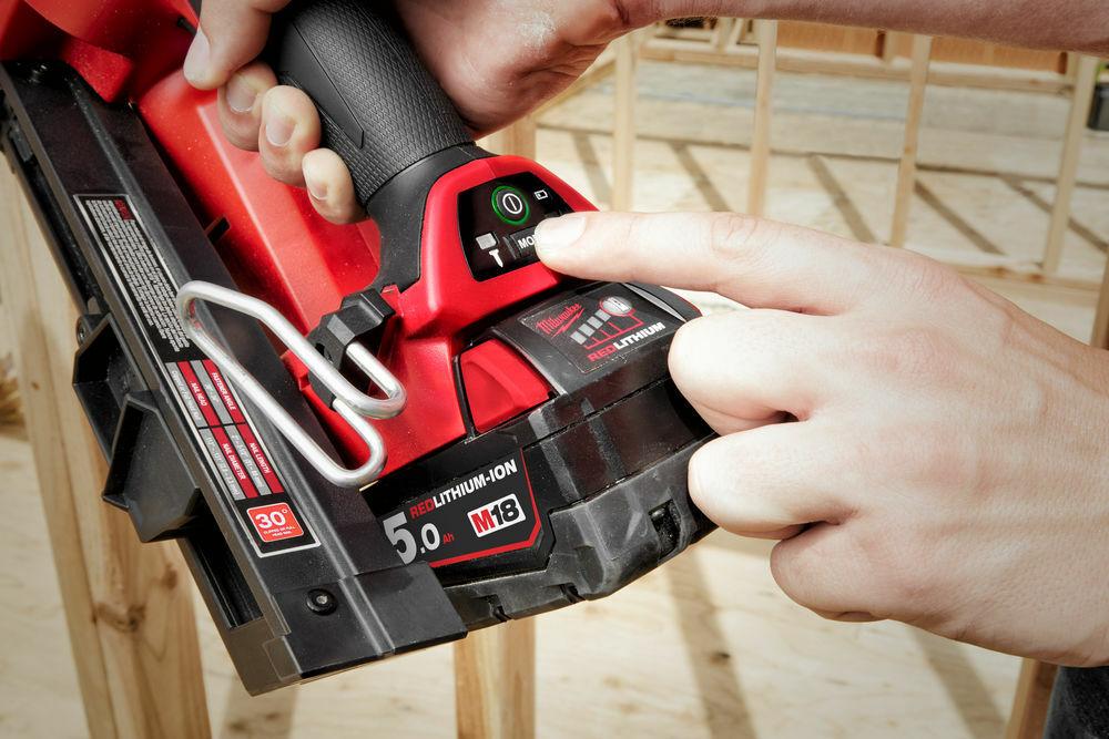 Аккумуляторный гвоздезабиватель Milwaukee M18 FFN-502C (4933471404)