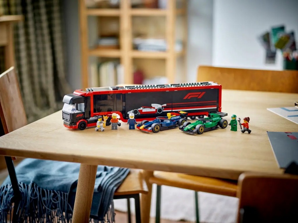 Конструктор Lego City Грузовик F1 с болидами F1 RB20 и AMR24 (60445)