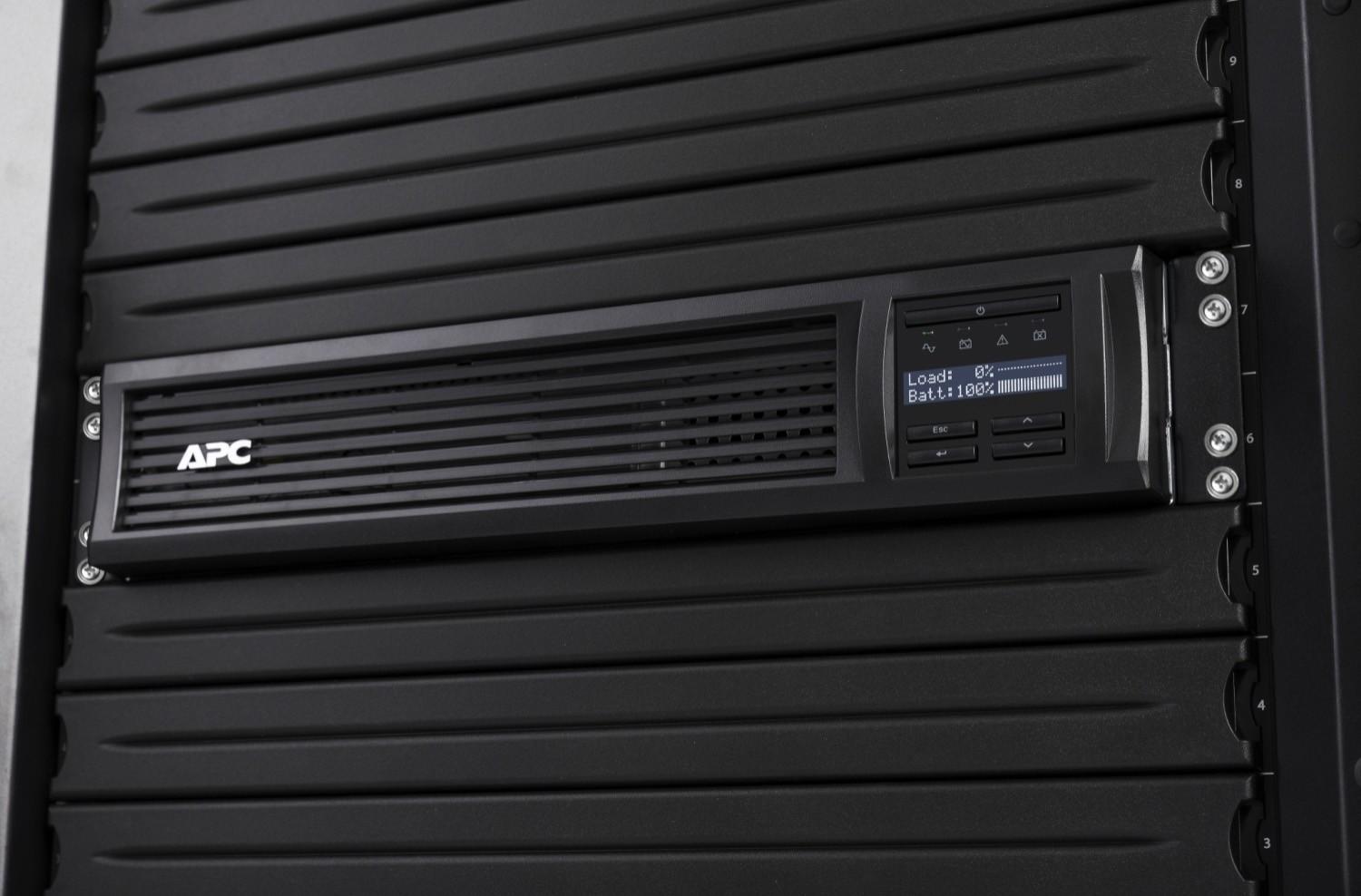 Источник бесперебойного питания APC Smart-UPS черный (SMT2200RMI2UC)