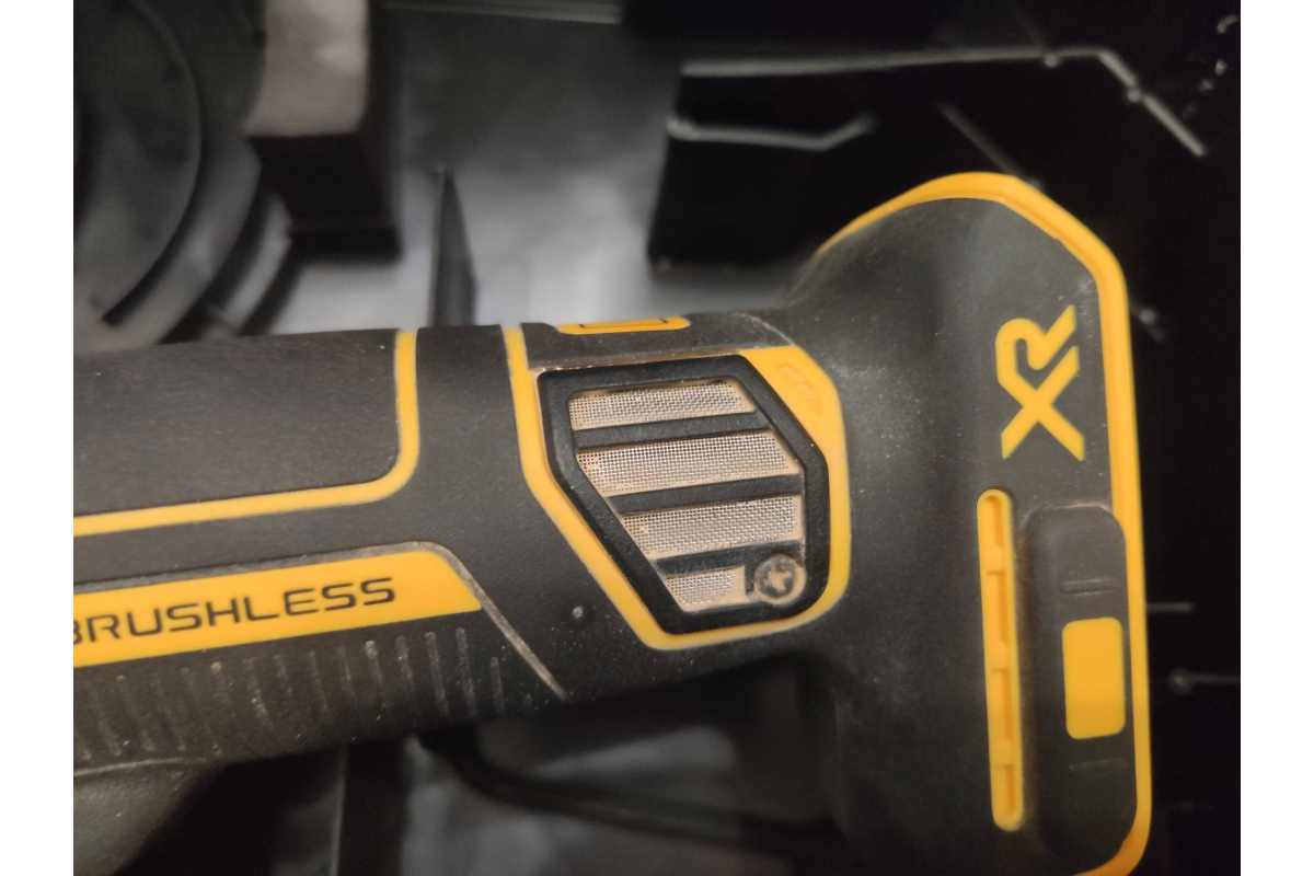 Угловая шлифмашина DeWalt DCG405NT