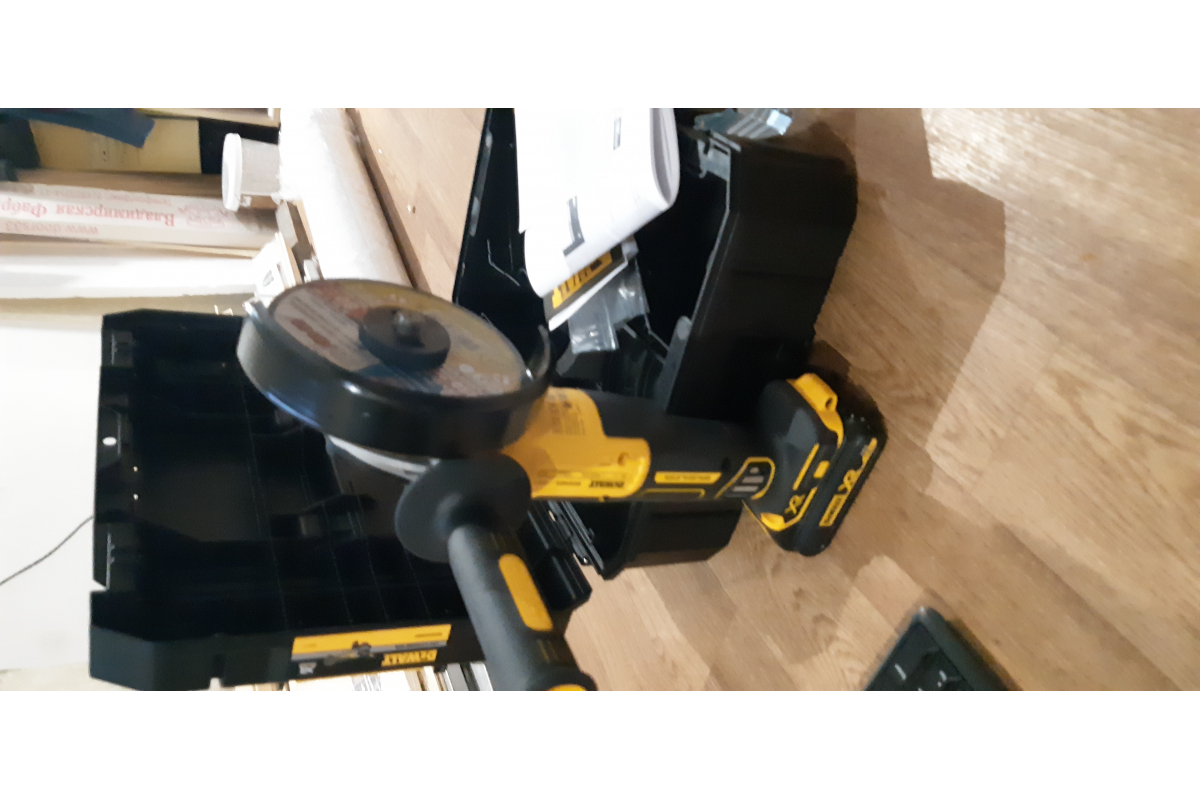 Угловая шлифмашина DeWalt DCG405NT