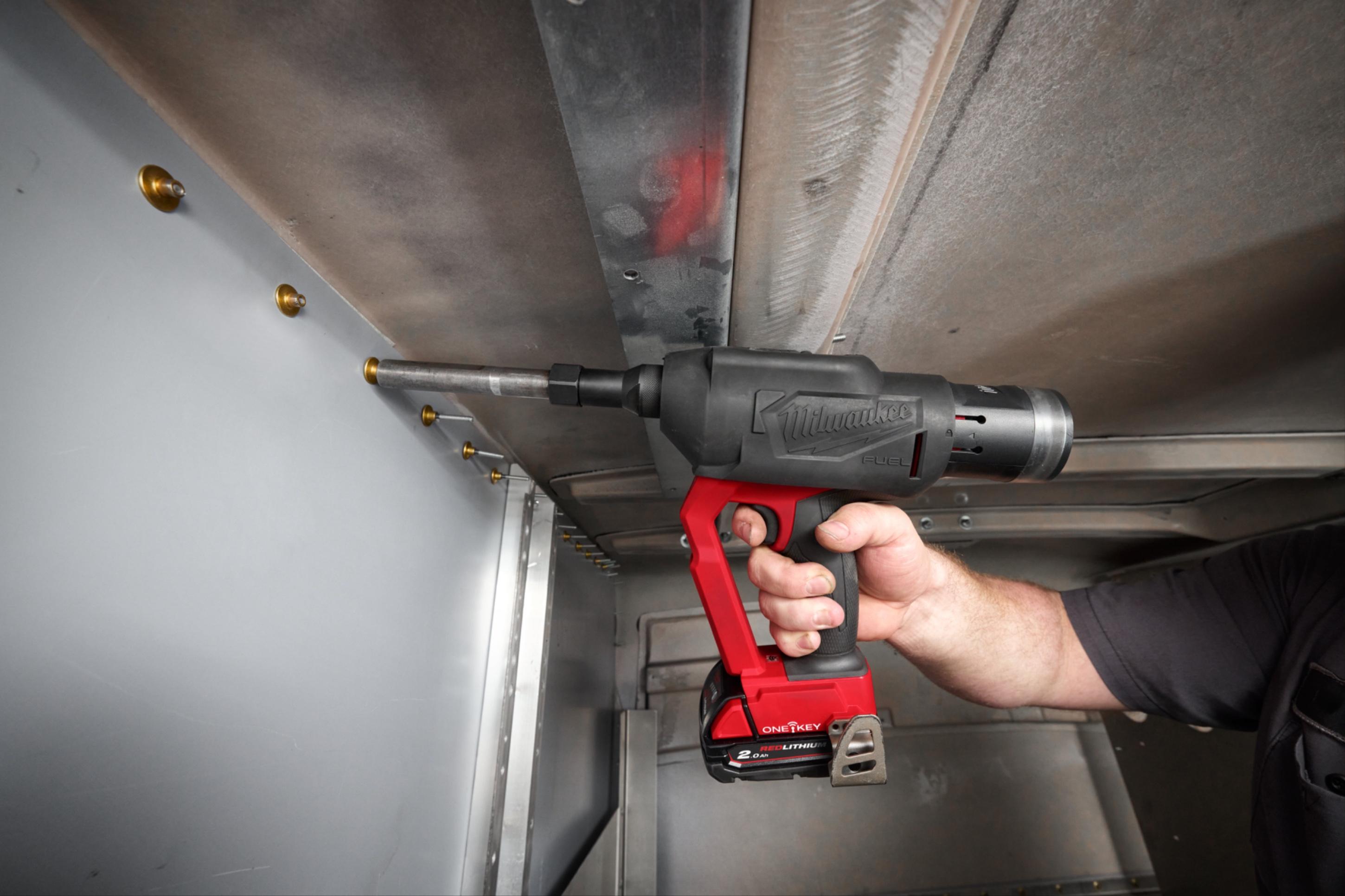 Аккумуляторный заклепочник Milwaukee M18 ONEFLT-0X (4933478637)
