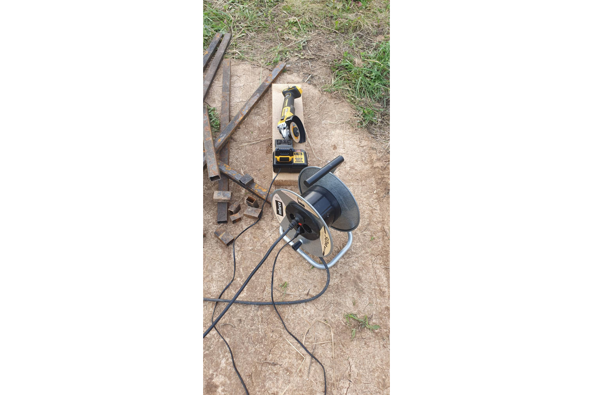 Угловая шлифмашина DeWalt DCG405NT