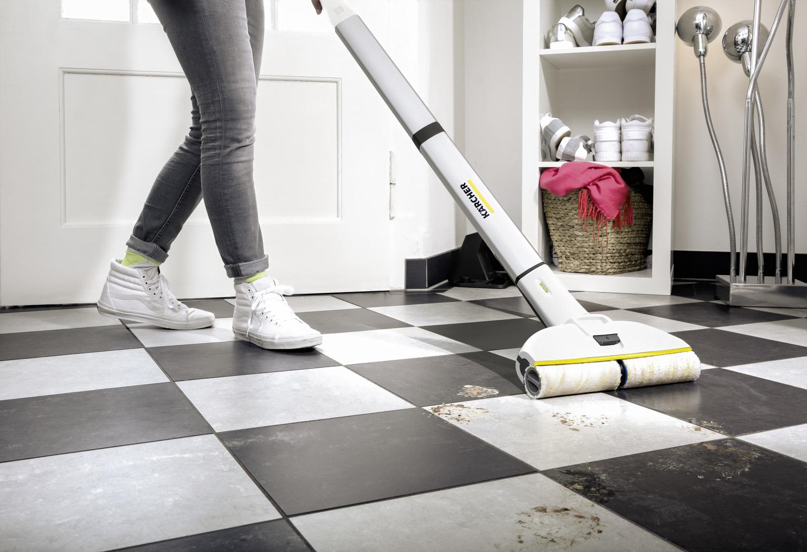 Пылесос Karcher EWM 2 белый (1.056-310.0)