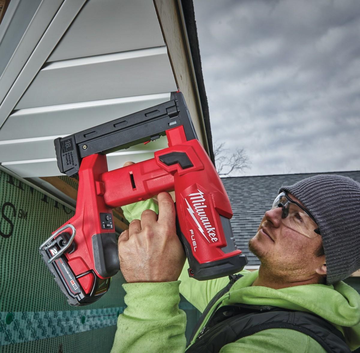 Аккумуляторный степлер Milwaukee 18 GA M18 FNCS18GS-202X FUEL (4933471940)