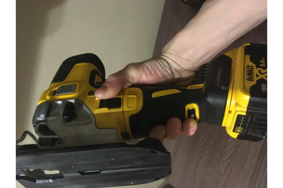 Дрель-шуруповерт DeWalt DCS335N-XJ