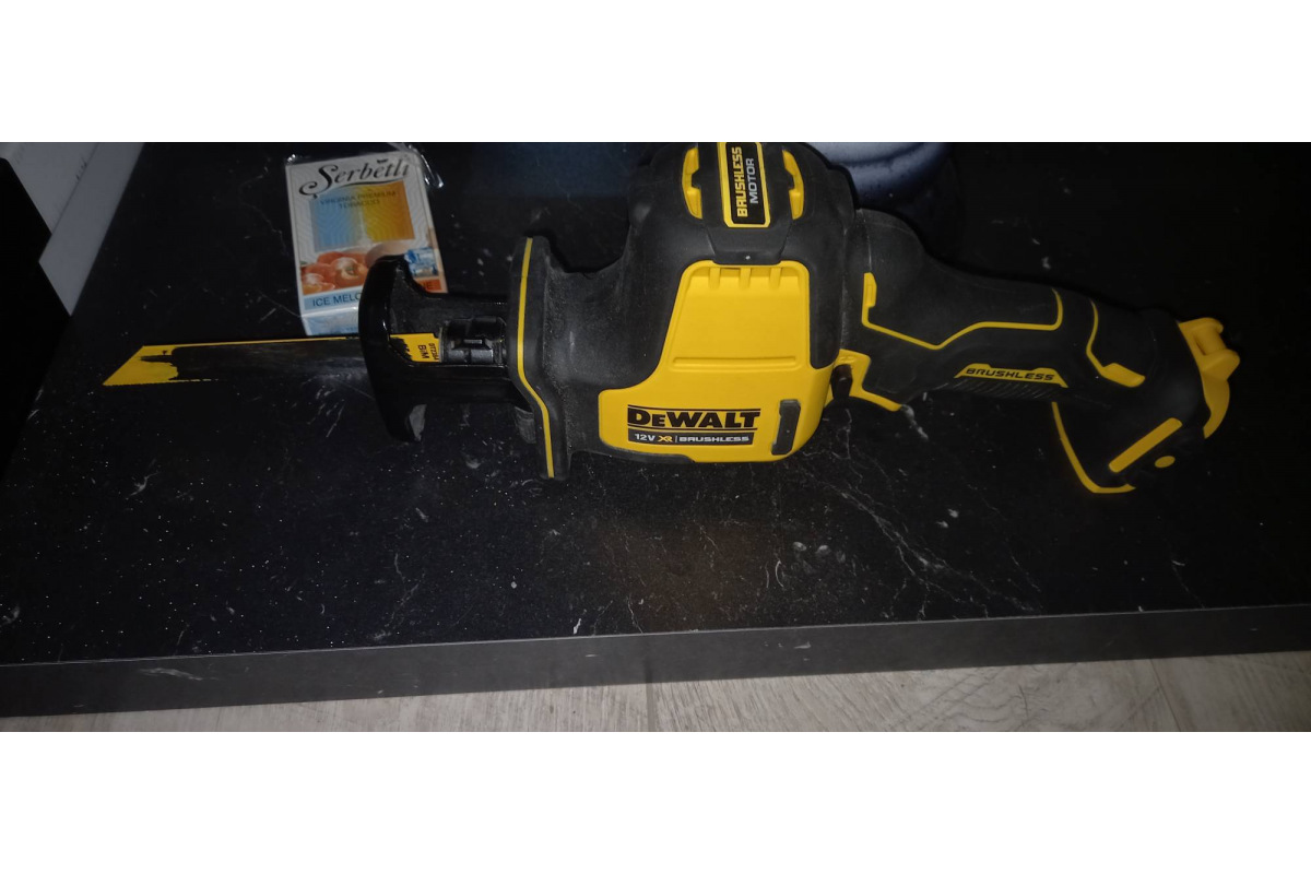 Сабельная пила DeWalt DCS312N-XJ