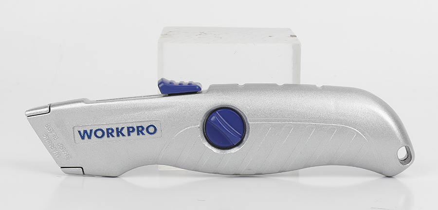 Нож строительный WorkPro WP213007