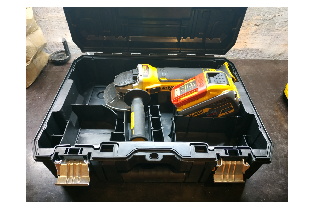 Угловая шлифмашина DeWalt DCG405NT