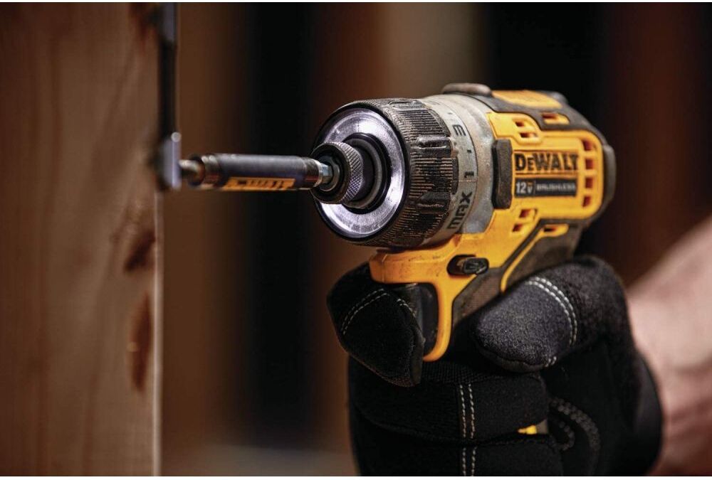 Шуруповерт DeWalt DCF601N-XJ